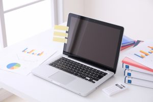 座りすぎ問題を解決してくれる昇降デスク